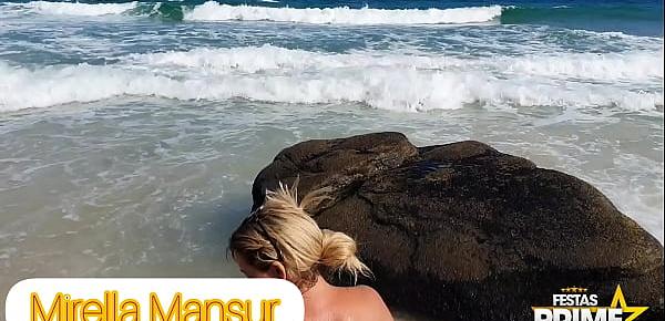  Curtindo as praias cariocas sem roupa nenhuma - Mirella Mansur